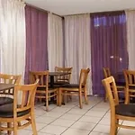Howard Johnson By Wyndham Bakersfield 
