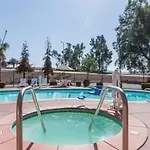Howard Johnson By Wyndham Bakersfield 