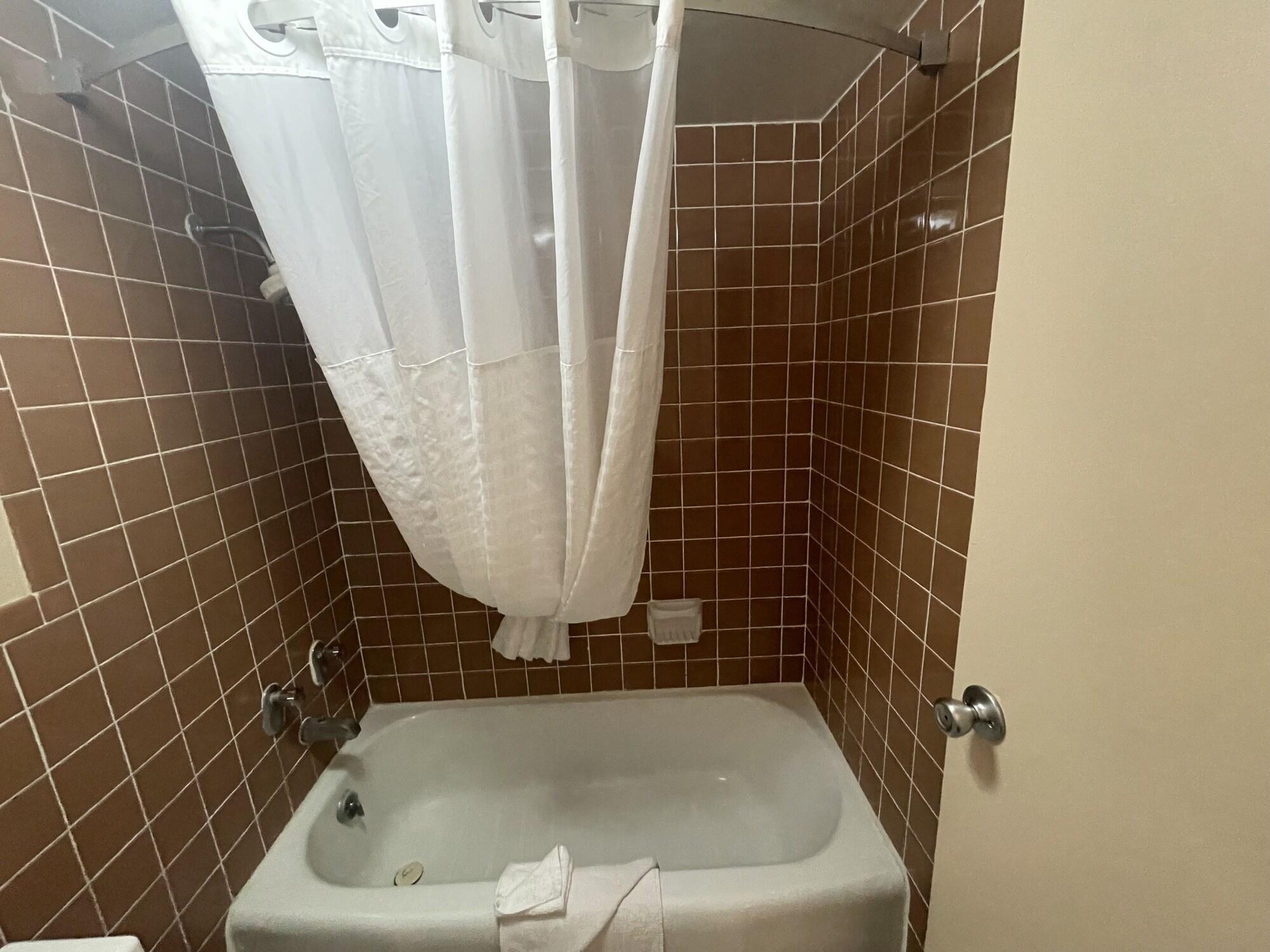 Hotel Howard Johnson By Wyndham Bakersfield
