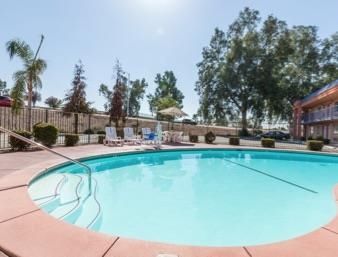 Howard Johnson By Wyndham Bakersfield