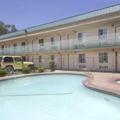 Howard Johnson By Wyndham Bakersfield 