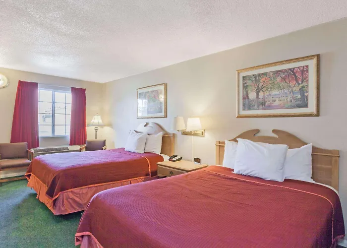 Howard Johnson By Wyndham Bakersfield