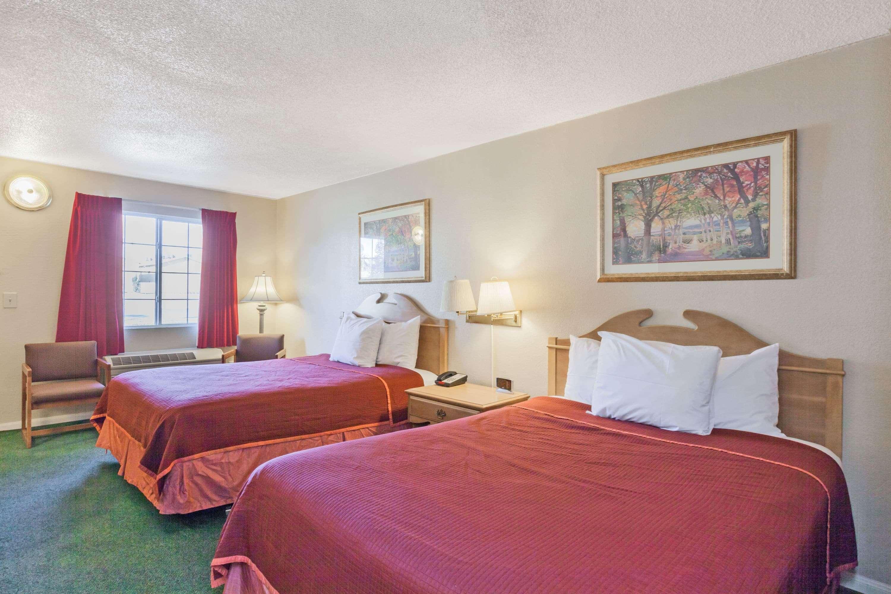 Howard Johnson By Wyndham * Bakersfield