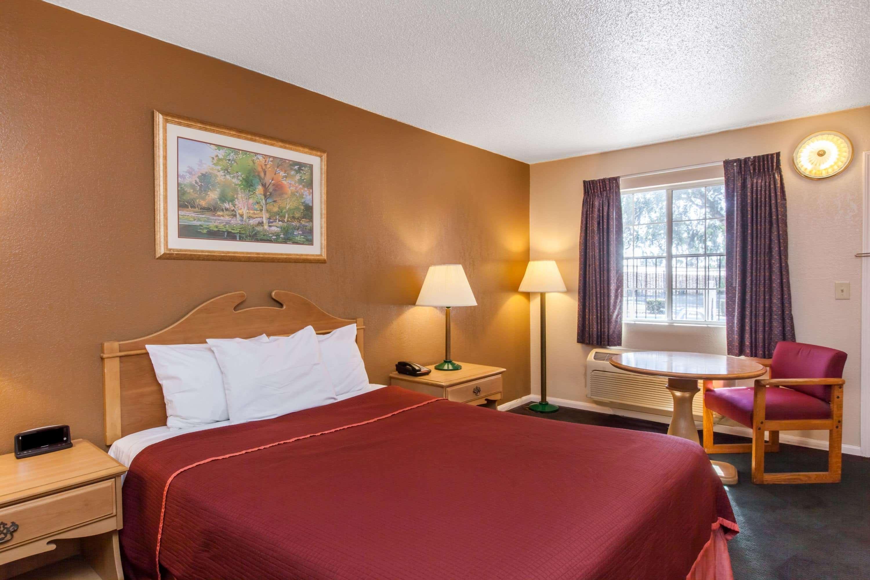 Howard Johnson By Wyndham