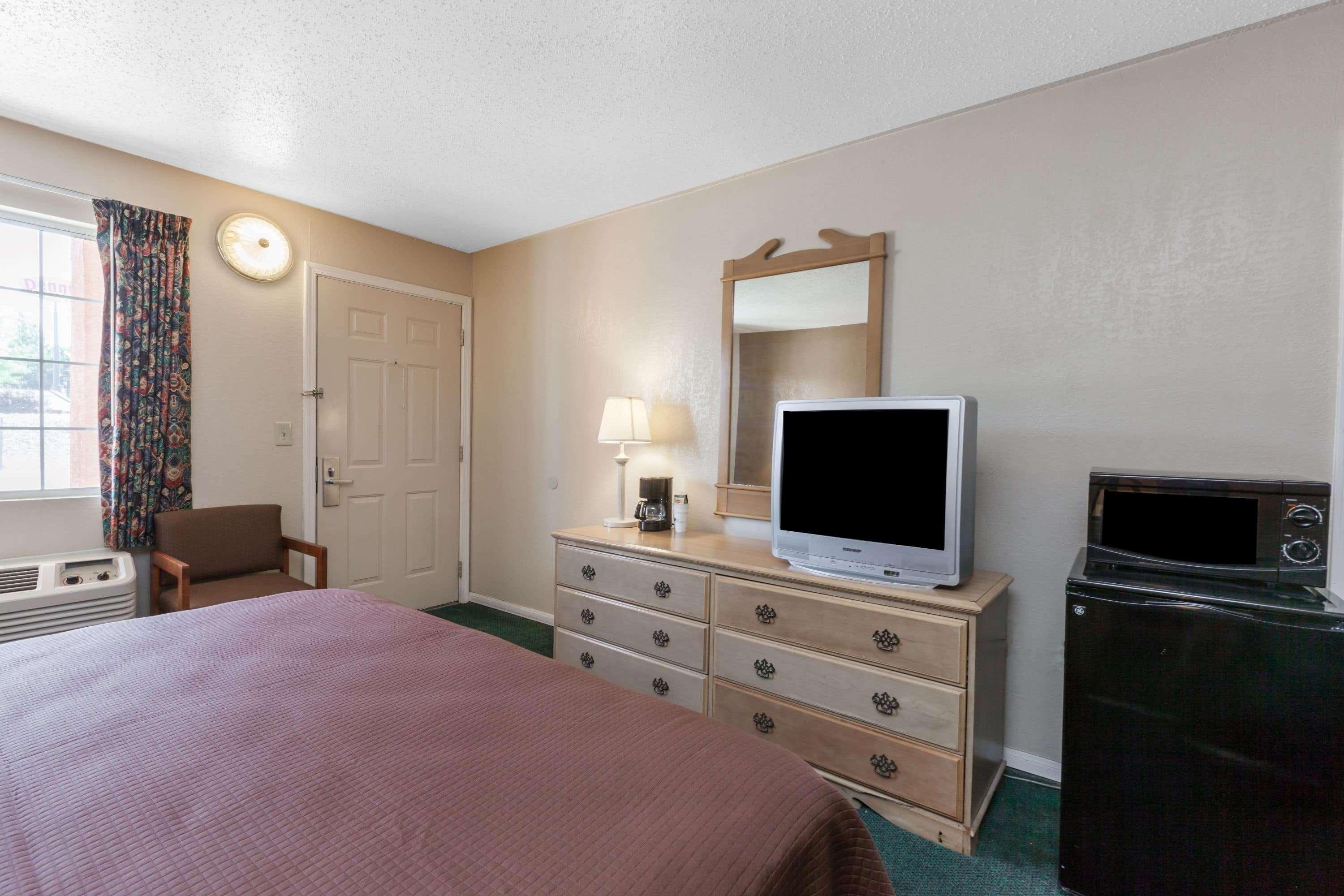 Howard Johnson By Wyndham