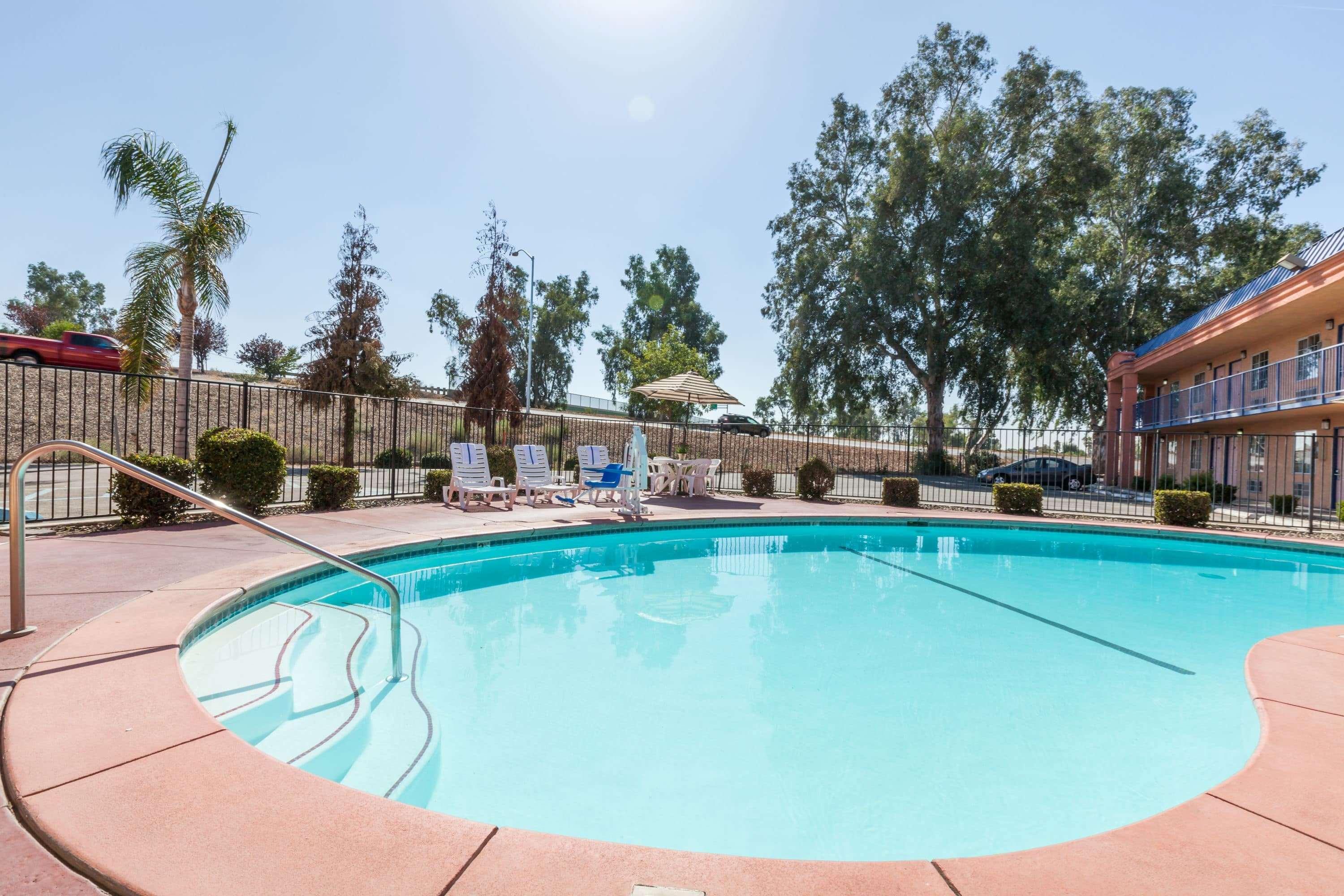 Howard Johnson By Wyndham * Bakersfield