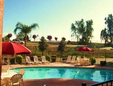 Howard Johnson By Wyndham * Bakersfield
