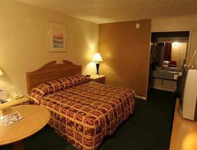 Howard Johnson By Wyndham * Bakersfield